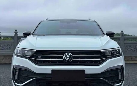 Volkswagen T-Roc I, 2022 год, 1 730 004 рублей, 2 фотография