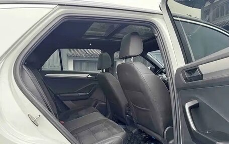 Volkswagen T-Roc I, 2022 год, 1 730 004 рублей, 10 фотография