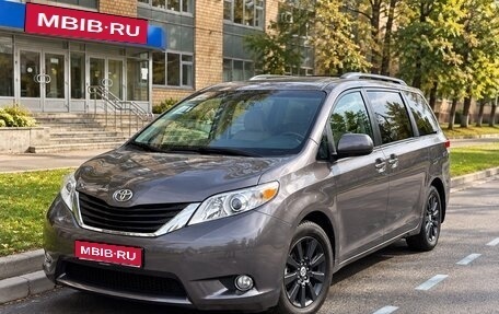 Toyota Sienna III, 2012 год, 2 350 000 рублей, 1 фотография