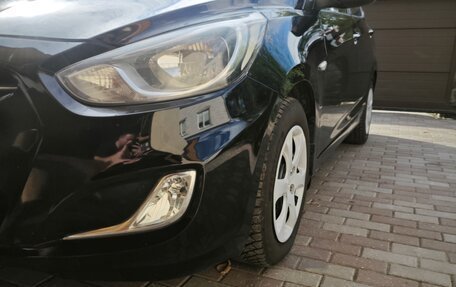 Hyundai Solaris II рестайлинг, 2011 год, 610 000 рублей, 3 фотография