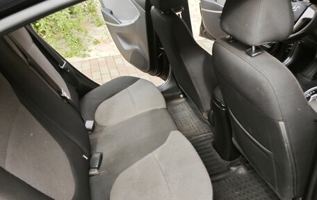 Hyundai Solaris II рестайлинг, 2011 год, 610 000 рублей, 17 фотография