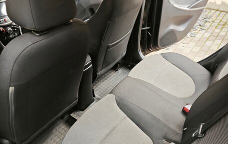 Hyundai Solaris II рестайлинг, 2011 год, 610 000 рублей, 18 фотография