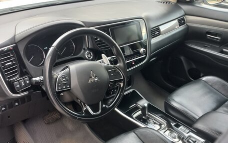 Mitsubishi Outlander III рестайлинг 3, 2019 год, 2 530 000 рублей, 8 фотография