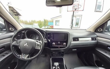 Mitsubishi Outlander III рестайлинг 3, 2019 год, 2 530 000 рублей, 9 фотография