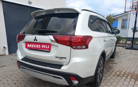 Mitsubishi Outlander III рестайлинг 3, 2019 год, 2 530 000 рублей, 4 фотография