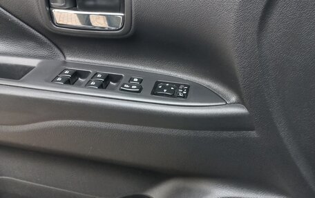 Mitsubishi Outlander III рестайлинг 3, 2019 год, 2 530 000 рублей, 18 фотография