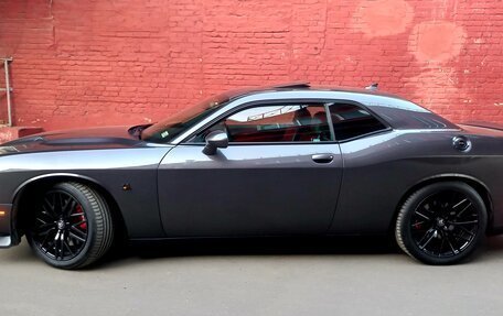 Dodge Challenger III рестайлинг 2, 2016 год, 3 500 000 рублей, 3 фотография