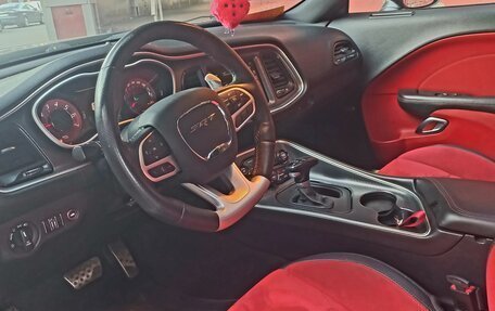 Dodge Challenger III рестайлинг 2, 2016 год, 3 500 000 рублей, 4 фотография