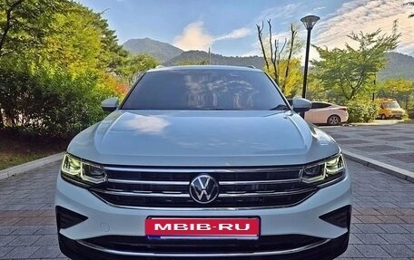Volkswagen Tiguan II, 2023 год, 3 180 000 рублей, 2 фотография