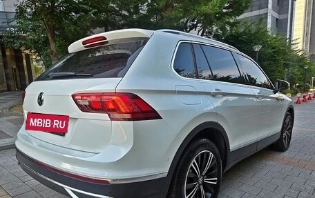 Volkswagen Tiguan II, 2023 год, 3 180 000 рублей, 6 фотография