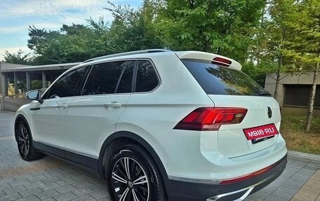 Volkswagen Tiguan II, 2023 год, 3 180 000 рублей, 4 фотография