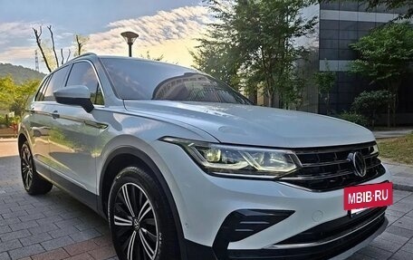 Volkswagen Tiguan II, 2023 год, 3 180 000 рублей, 3 фотография