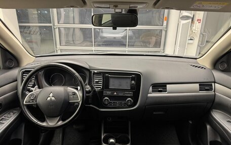 Mitsubishi Outlander III рестайлинг 3, 2015 год, 1 500 000 рублей, 9 фотография