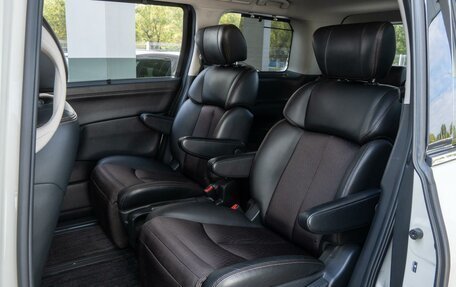 Nissan Elgrand III, 2018 год, 2 900 000 рублей, 7 фотография