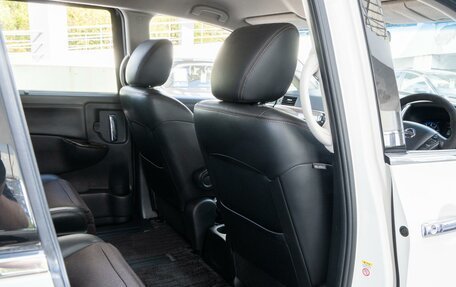 Nissan Elgrand III, 2018 год, 2 900 000 рублей, 13 фотография