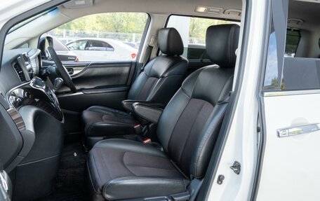 Nissan Elgrand III, 2018 год, 2 900 000 рублей, 8 фотография