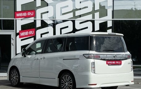 Nissan Elgrand III, 2018 год, 2 900 000 рублей, 2 фотография