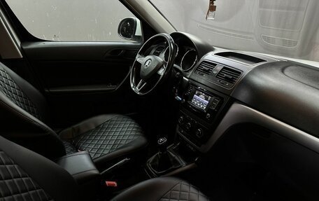 Skoda Yeti I рестайлинг, 2017 год, 899 777 рублей, 13 фотография