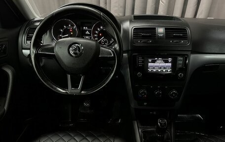 Skoda Yeti I рестайлинг, 2017 год, 899 777 рублей, 9 фотография