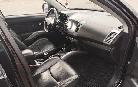 Mitsubishi Outlander III рестайлинг 3, 2008 год, 1 990 000 рублей, 10 фотография