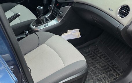 Chevrolet Cruze II, 2011 год, 700 000 рублей, 3 фотография