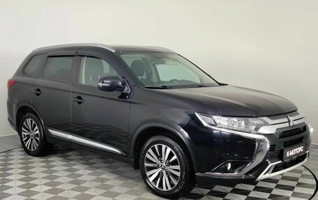 Mitsubishi Outlander III рестайлинг 3, 2019 год, 2 250 000 рублей, 4 фотография