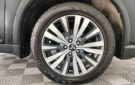 Mitsubishi Outlander III рестайлинг 3, 2019 год, 2 250 000 рублей, 11 фотография