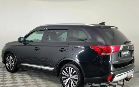 Mitsubishi Outlander III рестайлинг 3, 2019 год, 2 250 000 рублей, 8 фотография