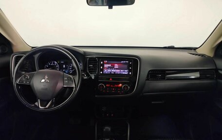 Mitsubishi Outlander III рестайлинг 3, 2019 год, 2 250 000 рублей, 20 фотография
