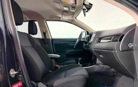 Mitsubishi Outlander III рестайлинг 3, 2019 год, 2 250 000 рублей, 19 фотография