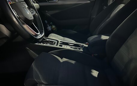 Volkswagen Passat B8 рестайлинг, 2022 год, 2 350 000 рублей, 12 фотография