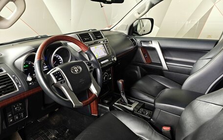 Toyota Land Cruiser Prado 150 рестайлинг 2, 2016 год, 3 350 000 рублей, 19 фотография