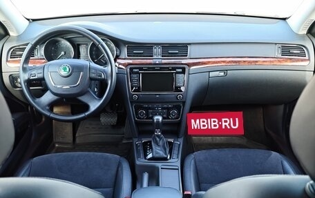 Skoda Superb III рестайлинг, 2012 год, 1 300 000 рублей, 13 фотография