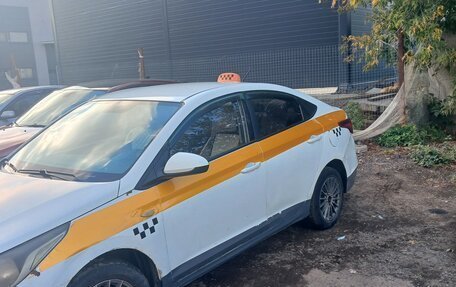 Hyundai Solaris II рестайлинг, 2018 год, 630 000 рублей, 3 фотография