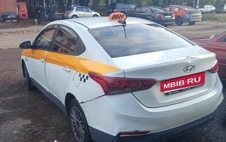 Hyundai Solaris II рестайлинг, 2018 год, 630 000 рублей, 4 фотография