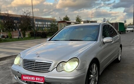 Mercedes-Benz C-Класс, 2004 год, 475 000 рублей, 3 фотография