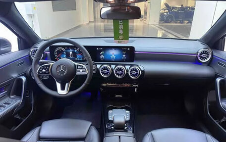 Mercedes-Benz A-Класс, 2023 год, 1 700 000 рублей, 8 фотография