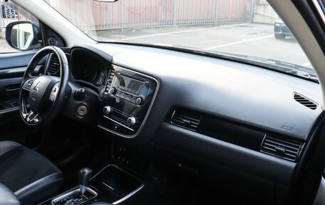 Mitsubishi Outlander III рестайлинг 3, 2022 год, 2 599 000 рублей, 8 фотография