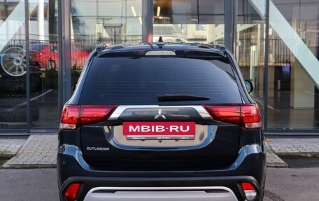 Mitsubishi Outlander III рестайлинг 3, 2022 год, 2 599 000 рублей, 5 фотография