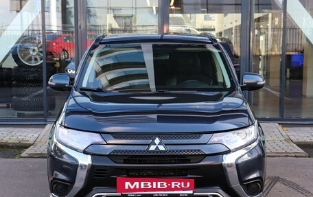 Mitsubishi Outlander III рестайлинг 3, 2022 год, 2 599 000 рублей, 2 фотография