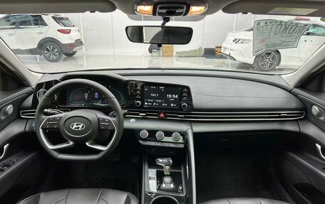 Hyundai Elantra, 2023 год, 1 140 000 рублей, 14 фотография