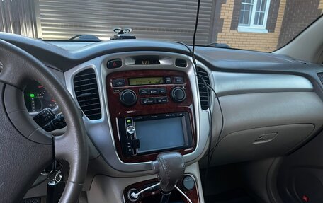 Toyota Highlander III, 2005 год, 1 050 000 рублей, 11 фотография