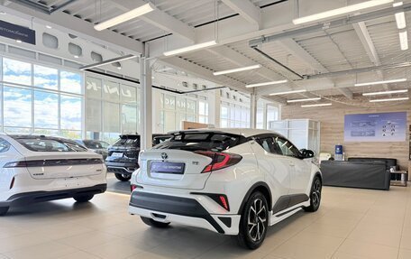 Toyota C-HR I рестайлинг, 2017 год, 1 999 900 рублей, 6 фотография