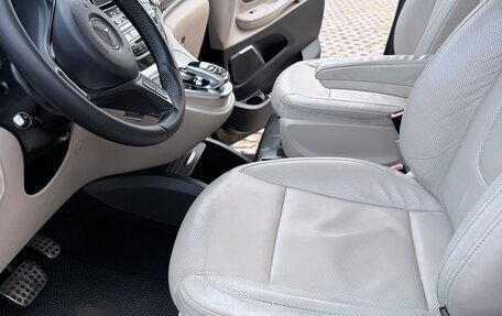 Mercedes-Benz V-Класс, 2018 год, 3 800 000 рублей, 15 фотография