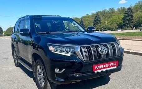 Toyota Land Cruiser Prado 150 рестайлинг 2, 2019 год, 4 450 000 рублей, 2 фотография