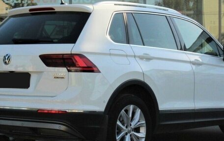 Volkswagen Tiguan II, 2017 год, 1 950 000 рублей, 2 фотография