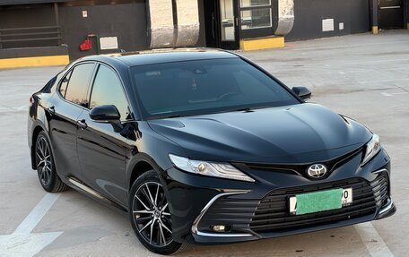 Toyota Camry, 2021 год, 3 290 000 рублей, 2 фотография