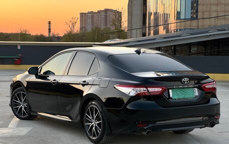 Toyota Camry, 2021 год, 3 290 000 рублей, 10 фотография