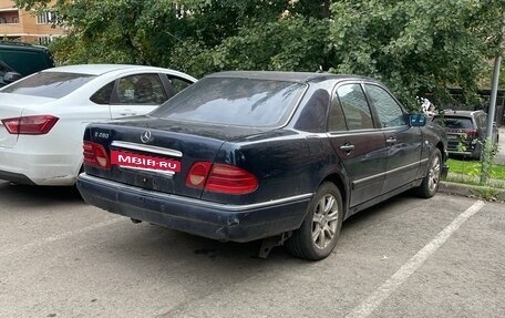 Mercedes-Benz E-Класс, 1997 год, 220 000 рублей, 2 фотография