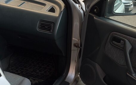 Nissan Primera II рестайлинг, 1998 год, 240 000 рублей, 17 фотография